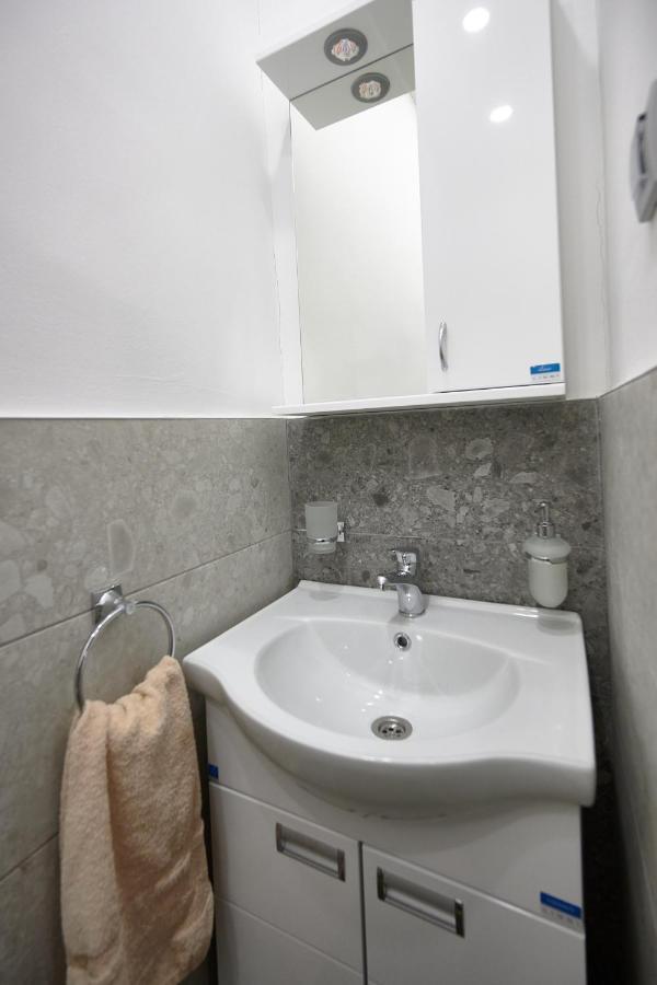 Vanimi Lux Apartmani Kikinda Buitenkant foto