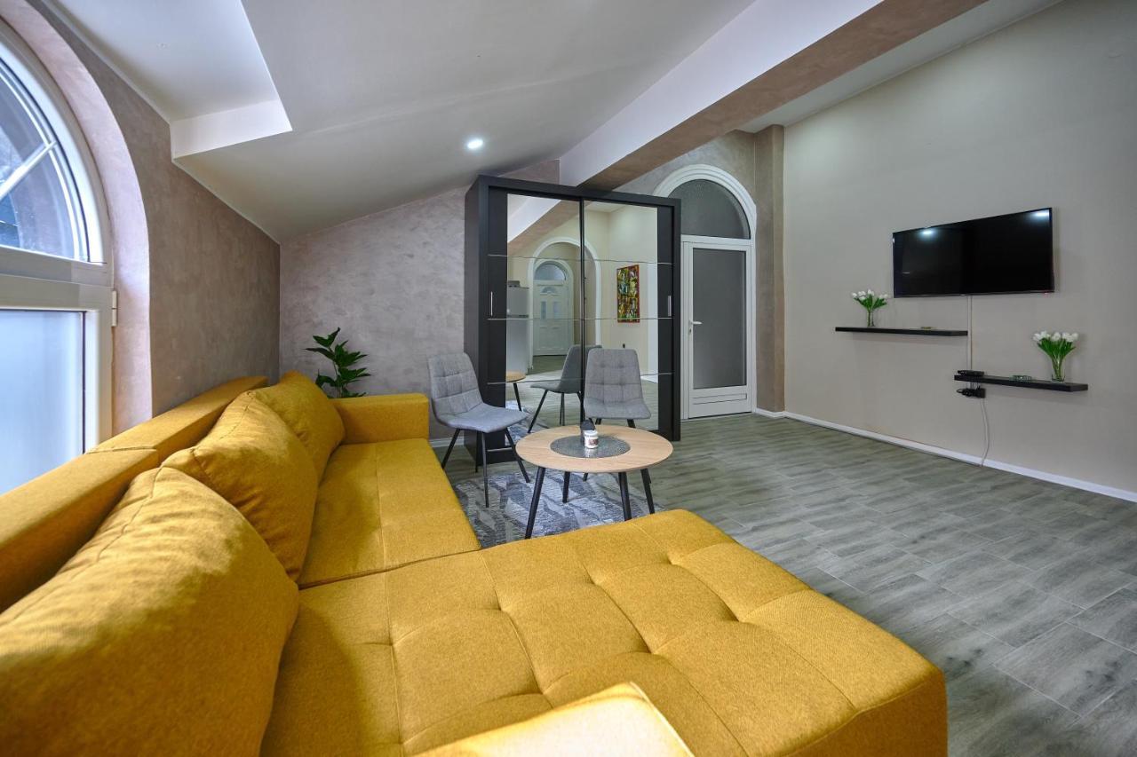 Vanimi Lux Apartmani Kikinda Buitenkant foto